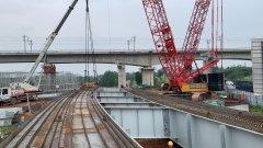 成都機場高速15聯(lián)橋面剪力鍵焊接  D6匝道預(yù)拼